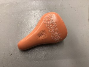 画像2: *Stranger Logo Pivotal Seat (2)