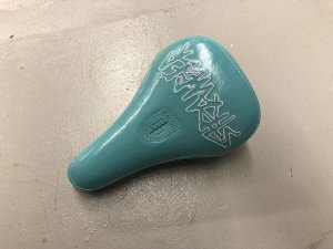 画像4: *Stranger Logo Pivotal Seat (4)