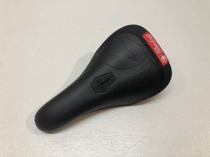 画像1: *Shadow Crow Pivotal Slim Seat [Red Tag] (1)