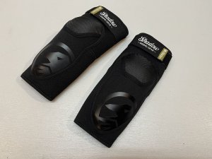 画像1: *Shadow Super Slim V2 Jr. Knee Pads [Youth] (1)