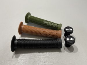 画像1: *ODI Stay Strong Lion Heart Grip (1)