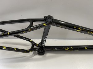 画像4: *Kink Solace III Frame [20.5"TT] Black/Gold Splash (4)
