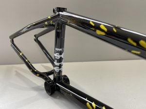 画像3: *Kink Solace III Frame [20.5"TT] Black/Gold Splash (3)