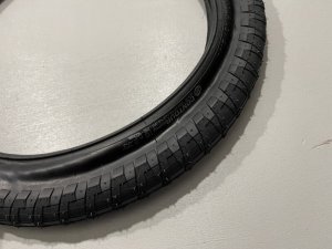 画像1: *[KIDS] Salt Contour Tire [18"] (1)