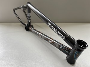 画像2: *Subrosa Thunderbeast Frame [20.5"TT] Black Paisley (2)