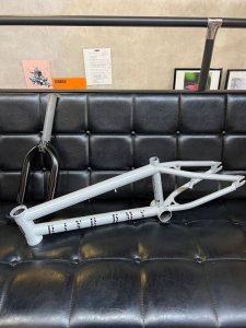 画像1: *[KIDS] Kink 16" Carve Frame/Fork Set [16"Wheel] Digital White (1)
