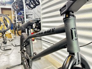 画像2: 2023 Kink Whip [20.5"TT] Matt Moss Black (2)