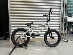 画像1: [KIDS] 2023 Kink Carve 16 [16"Wheel] Gloss Digital White (1)