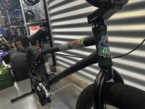 画像3: 2023 Kink Cloud [21"TT] Matt Iridescent Black (3)