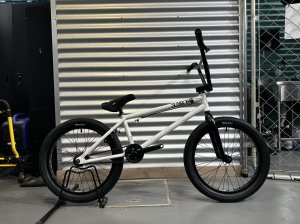 画像1: Subrosa Letum [20.75"TT] Satin White/Red Splatter (1)