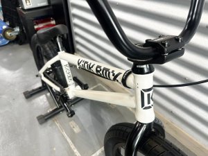 画像2: [KIDS] Kink Kicker 18 [18"Wheel] Glacier White (2)