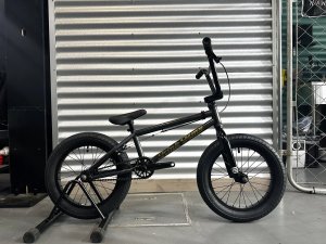 画像1: [KIDS] Kink Carve 16 [16"Wheel] Digital Grey (1)