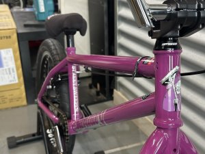 画像2: Sunday Street Sweeper Bike [20.75"TT] Gloss Berry (2)
