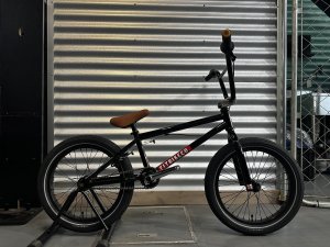 画像1: [KIDS] 2026 FIT Misfit 18 [18"Wheel] Gloss Black (1)