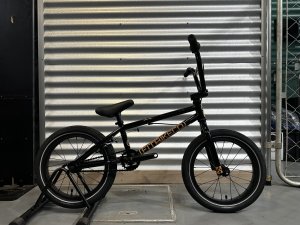 画像1: [KIDS] 2026 FIT Misfit 16 [16"Wheel] Gloss Black (1)