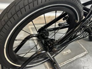 画像4: [KIDS] 2026 FIT Misfit 16 [16"Wheel] Gloss Black (4)