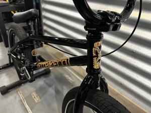 画像2: [KIDS] 2026 FIT Misfit 16 [16"Wheel] Gloss Black (2)