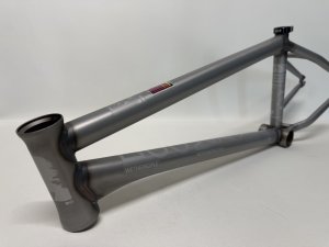 画像1: WeThePeople Doomsayer Frame [20.5"TT] Matt Translucent Grey (1)