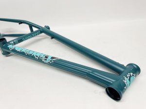 画像2: Sunday Darkwave Frame [20.75"TT] Matt Pine Green (2)