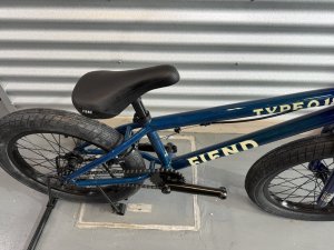 画像2: Fiend Type O 18" Bike [18"Wheel] Gloss Blue Fade (2)