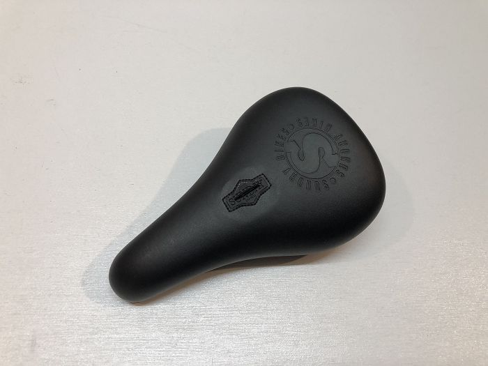 pivotal seat